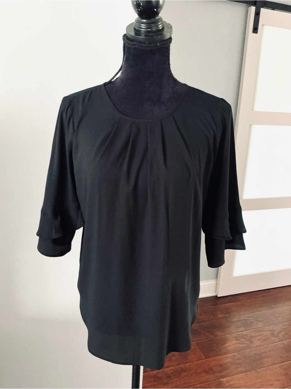 Elegant Ruffle-Sleeve Women's Top 🌷